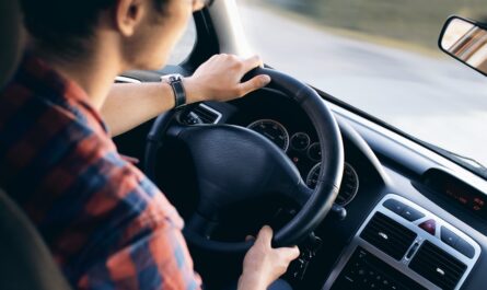 La proposition de la Première ministre Élisabeth Borne de permettre aux jeunes de conduire seuls dès l'âge de 17 ans pourrait changer le visage de l'industrie de l'assurance auto dès 2024. Si cela représente une…