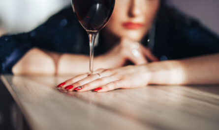 L'annonce d'une possible augmentation des taxes sur l'alcool a secoué le monde viticole. Les viticulteurs s’insurgent car une telle augmentation va avoir pour conséquence de faire baisser la consommation de vin. Or, celle-ci est déjà…