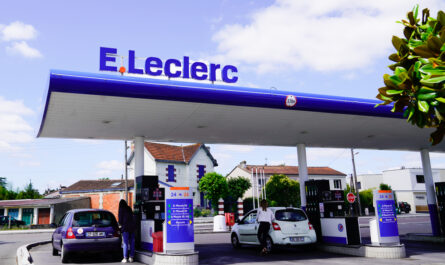 Face à la montée des prix des carburants, E.Leclerc vient en aide aux automobilistes en prolongeant son opération carburant à prix coûtant. Une initiative qui s'étend sur deux week-ends cruciaux du mois d'août, offrant un…