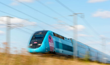 À l'occasion de son dixième anniversaire, Ouigo, l'offre low-cost de la SNCF, propose une vente flash exceptionnelle. Découvrez comment bénéficier de cette offre alléchante et voyager à travers la France à moindre coût.