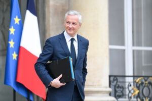 Les déclarations du ministre de l'Économie, Bruno Le Maire, ont relancé les discussions sur les baisses d'impôts promises par le président Emmanuel Macron. Alors que ces réductions étaient initialement prévues pour 2027, elles pourraient voir…