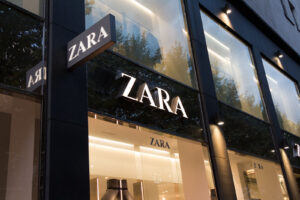 Le géant de la mode Zara ajoute une nouvelle corde à son arc avec le lancement de Pre-Owned, sa plateforme dédiée à la mode de seconde main. Un pas de plus vers la durabilité ou…