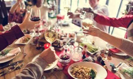 Vous prévoyez de faire un grand repas pour Noël, comme le veut la tradition, avec famille et amis réunis autour de la table pour les fêtes ? Préparez votre carte bleue et assurez-vous qu’elle puisse surchauffer.…