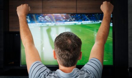 Alors que le sport en direct à la télévision est toujours plus populaire, une nouvelle forme de consommation émerge, défiant les règles établies. Les boîtiers IPTV, certes illégaux, séduisent par leur faible coût et leur…