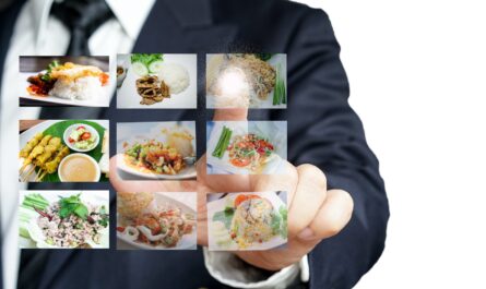 Google Maps innove encore ! La dernière mise à jour affiche des descriptions en dessous des photos de plats pour les restaurants. Une nouvelle fonctionnalité pour choisir le meilleur restaurant possible en fonction de vos goûts !