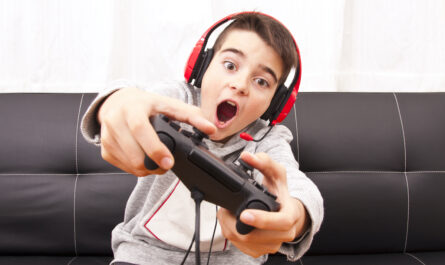 Vous jouez aux jeux vidéo, votre frère, votre sœur, ou votre enfant ? Prenez garde, une étude de la revue BMJ Public Health, regroupant 14 enquêtes différentes, révèle que les joueurs sont bien plus exposés aux…