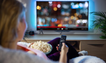 Netflix renouvelle sa stratégie tarifaire : disparition de l'offre Essentiel et potentielles augmentations de prix, un tournant décisif pour les abonnés du géant du streaming.