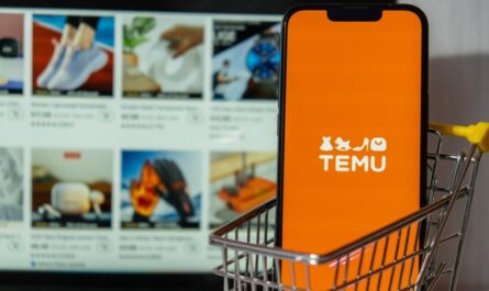 L'application chinoise Temu, filiale de Pinduoduo, est au cœur d'une polémique en Suisse. Accusée de pratiques commerciales déloyales, la plateforme de vente en ligne fait face à une plainte déposée par l'association suisse du commerce…