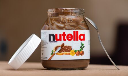 Pour célébrer le 60e anniversaire de sa célèbre pâte à tartiner, Ferrero se lance dans une nouvelle aventure glacée avec la première glace Nutella. Car si dans quasiment tous les glaciers un goût Nutella existait,…