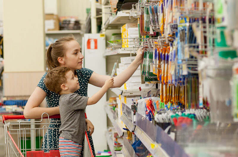 Rentrée des classes : comment les familles choisissent leurs fournitures ?