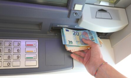 En 2023, la France a connu la suppression de plus de 2000 distributeurs automatiques de billets (DAB), marquant la plus forte baisse de ces dernières années. Cette réduction soulève des questions cruciales sur l'accessibilité des…