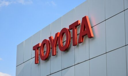 Après avoir été épinglé pour avoir truqué des tests sur certains de ses moteurs, Toyota est de nouveau mis sur le devant de la scène aux États-Unis. L'agence fédérale en charge de la sécurité routière…