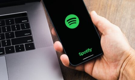 Spotify, leader du streaming musical, se prépare à lancer un nouvel abonnement Deluxe. Ce dernier promet une qualité audio HiFi et plusieurs fonctionnalités exclusives, mais à un coût bien supérieur aux offres actuelles. Alors que…