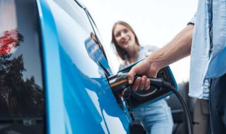 La question de la recharge des voitures électriques sur les autoroutes françaises est devenue cruciale à mesure que la popularité de ces véhicules ne cesse de croître. Alors que le réseau autoroutier est désormais largement…