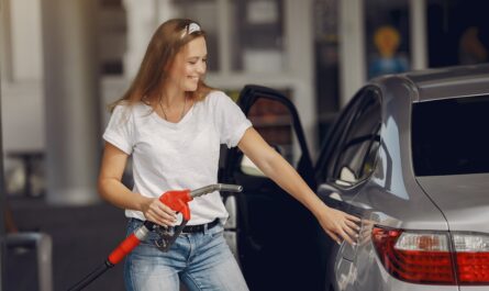 Le prix des carburants est toujours aussi élevé, ce qui impacte directement le budget des Français qui ont prévu de partir en vacances avec leur voiture. Fort heureusement, certaines enseignes font des petits gestes pour…