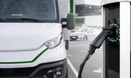 Dans une démarche écologique forte, l'Agence de l'environnement et de la maîtrise de l'énergie (Ademe) lance un programme d'aide à l'acquisition de poids lourds électriques destinés aux TPE et PME : E-TRANS, un pas de plus…