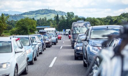 Des milliers de Français font le pont de l'Assomption, le jour férié tombant ce jeudi 15 août 2024. Bison Futé prévoit une circulation extrêmement difficile pour les journées des samedi 17 et dimanche 18 août.