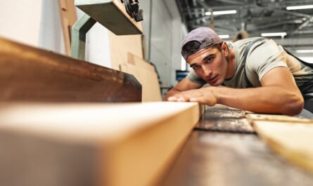 Favorisé par la réforme de 2018, l’apprentissage séduit de plus en plus d’aspirants artisans, d’après le dernier baromètre ISM-MAAF. Plus diplômée, plus féminisée et aux parcours plus divers, cette nouvelle génération d’apprentis va, dès maintenant…