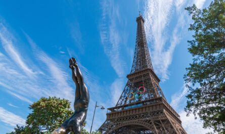 Depuis la fin des Jeux Olympiques de Paris 2024, la question du maintien des anneaux olympiques accrochés à la Tour Eiffel divise la capitale française et la classe politique. Alors que la maire de Paris,…