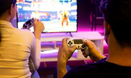 Sony a enfin levé le voile sur sa PS5 Pro, la console tant attendue par les gamers du monde entier. Prix, disponibilité en magasin, précommande... On vous dit tout.