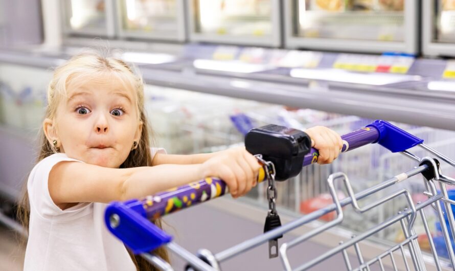 Supermarchés : un nouveau danger pour la santé guette les enfants à la caisse