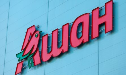 Deux ans et demi après le début de l'offensive russe en Ukraine, Auchan annonce la vente de sa filiale russe. Le groupe nordiste, impacté par les sanctions européennes et les défis locaux, a enfin choisi…