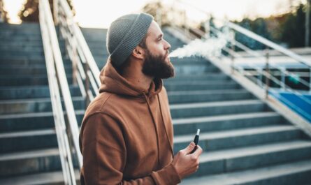 Alors que l'État cherche de nouvelles sources de financement, les députés s'intéressent de près aux produits du tabac et à leurs consommateurs. En ciblant les fumeurs, les vapoteurs et même les adeptes de produits alternatifs…