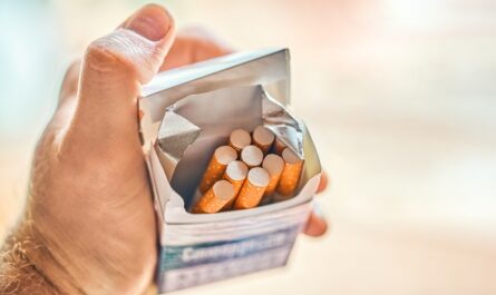 Les fumeurs vont constater un changement inhabituel dès le 1er mars 2025 : plusieurs paquets de cigarettes verront leur prix diminuer. Selon le site des douanes françaises, cet ajustement intervient après un arrêté du 7 février.…