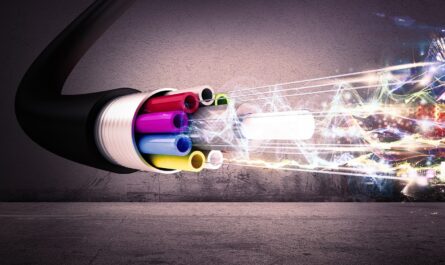 Les débits fibre explosent en France, et les écarts entre opérateurs se creusent. Free, Orange, SFR et Bouygues Telecom livrent une bataille acharnée pour la vitesse, mais un opérateur semble prendre une avance considérable. Qui…