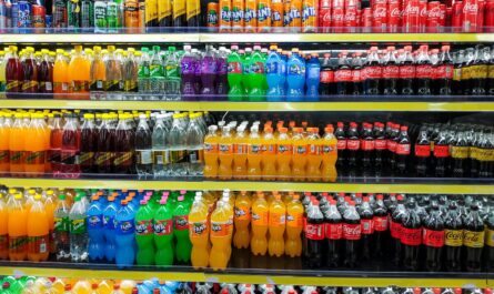 Les additifs alimentaires sont partout, des sauces aux sodas. Une nouvelle étude de l’Inserm suggère que certains mélanges pourraient accroître le risque de diabète de type 2. Une mise en garde qui relance la question…