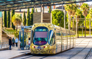 La Métropole de Montpellier rendra les transports en commun gratuits pour tous ses résidents à partir du 21 décembre 2023 à 19h. Cette mesure historique a été mise en place progressivement et fait déjà le…