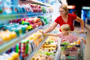 Au supermarché, entre les rayons, les formats « familiaux » et « économiques » des produits sont souvent perçus comme des solutions pour alléger les dépenses ménagères. Ces formats, promettant plus pour moins, attirent l'œil dans les rayons des…