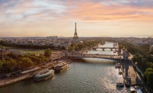 C’était l’évènement de la journée à Paris : ce mercredi 17 juillet 2024, la maire, Anne Hidalgo, a plongé dans la Seine pour prouver (même si des doutes persistent) qu’y faire nager les athlètes lors des…