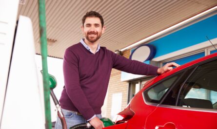 Les prix des carburants continuent de chuter en France, atteignant des niveaux inédits depuis plus de deux ans. Que ce soit pour le gazole ou l'essence, les automobilistes profitent d'une accalmie bienvenue après des mois…