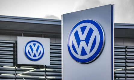 Face à la baisse de ses ventes, Volkswagen a annoncé, ce jeudi 12 septembre, mettre fin à son contrat de garantie de l'emploi, en vigueur depuis plus de 30 ans. Une annonce qui s'inscrit dans…