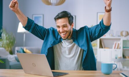 Le matériel informatique représente un investissement lourd pour de nombreuses familles. Bonne nouvelle : la Caisse d'Allocations Familiales (CAF) propose une aide peu connue, mise au grand jour par 20 Minutes, qui permet aux personnes en…