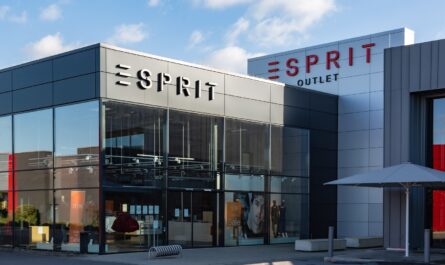 Le 9 septembre 2024, la marque de prêt-à-porter Esprit a été placée en liquidation judiciaire en France par le tribunal de commerce de Nanterre. Ce nouvel épisode sombre pour la mode française fait suite à…