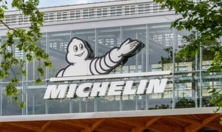 Faisant face à un ralentissement du marché automobile mondial, Michelin annonce des fermetures temporaires de plusieurs sites en France. La réduction de production, qui pourrait toucher jusqu’à cinq usines, s’accompagne de recours au chômage partiel…