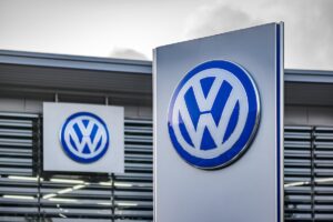 Le 28 octobre 2024, Volkswagen a dévoilé un plan social d'une ampleur sans précédent, qui bouleverse l'industrie automobile allemande. Ce plan prévoit la fermeture de trois usines en Allemagne et la suppression de dizaines de…