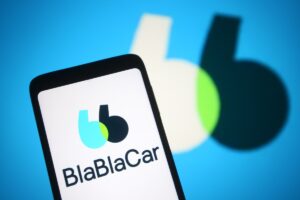 Dès 2025 ou 2026, la célèbre plateforme de covoiturage BlaBlaCar pourrait lancer son offre complète de billets de train, rapporte Le Figaro. Celle-ci serait actuellement en phase de test en Espagne.