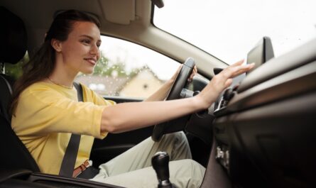 Marre des contrôles de vitesse. La résistance s’organise. Certains automobilistes ont décidé d'apposer un macaron assez particulier sur les pare-brises.